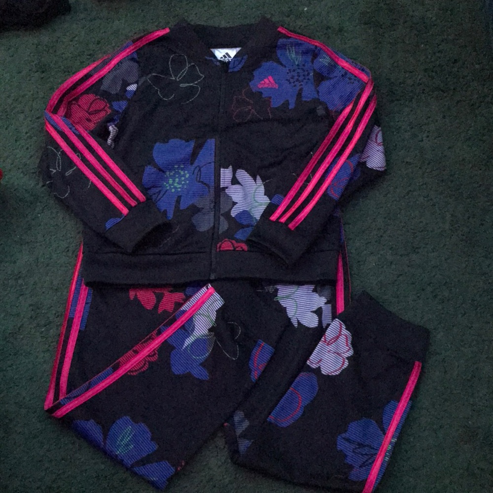 Adidas girls matching sweatsuit